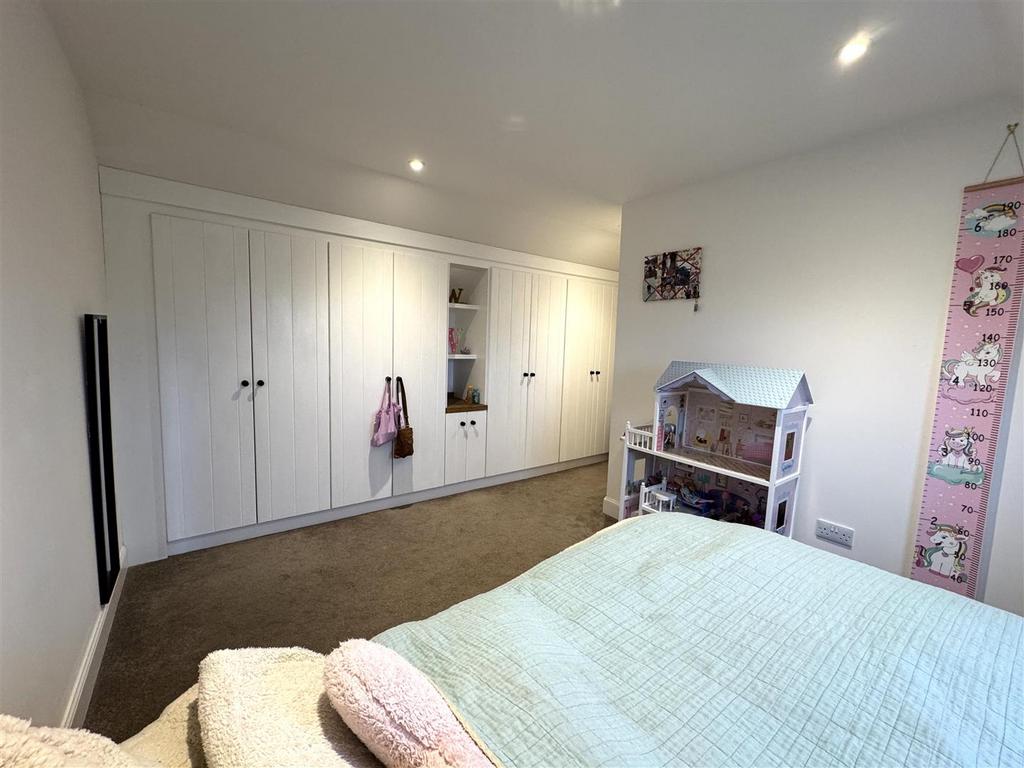 Bedroom 4.jpg