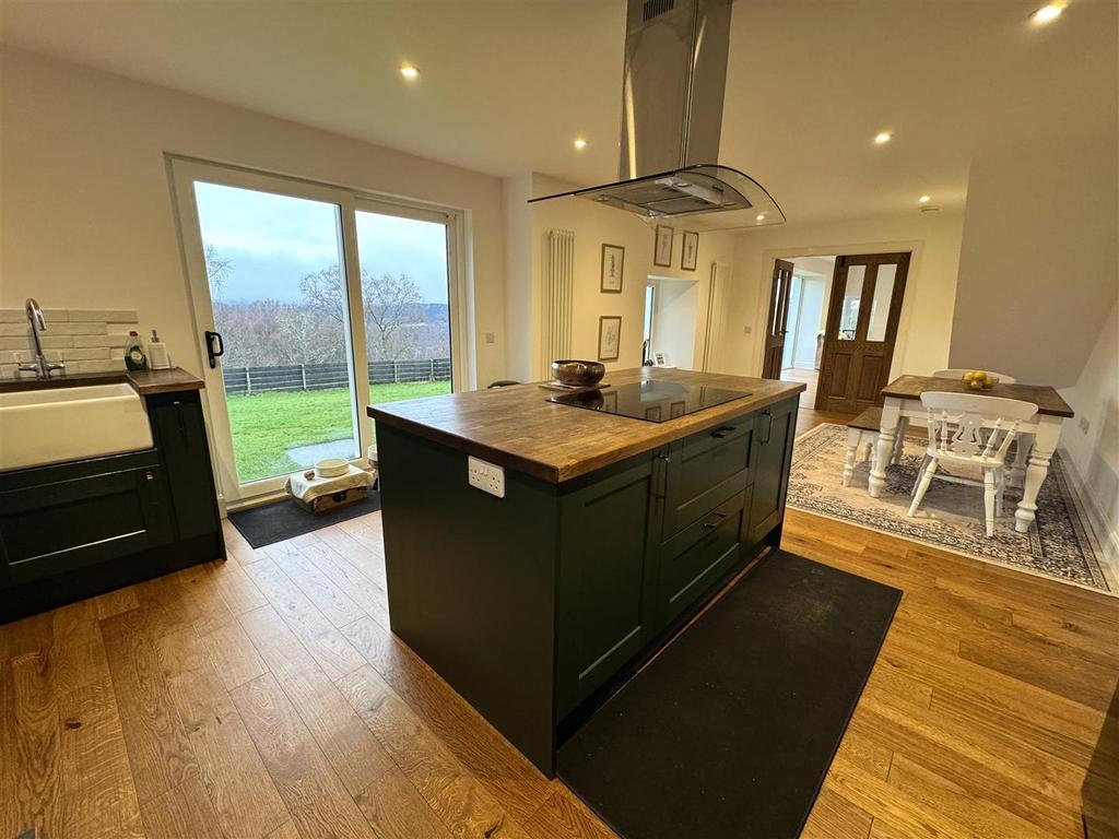 Kitchen 2.jpg