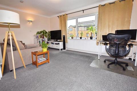 2 bedroom flat to rent, Temple Close, Finchley
