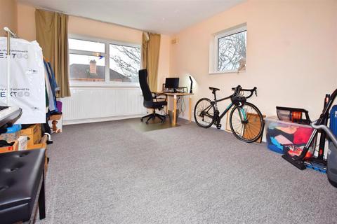 2 bedroom flat to rent, Temple Close, Finchley