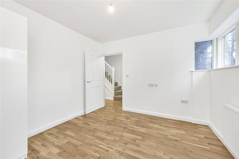 4 bedroom terraced house to rent, Birkwood Close, London, SW12