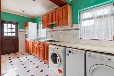 3 bedroom end of terrace house for sale, Aston Road, Raynes Park SW20