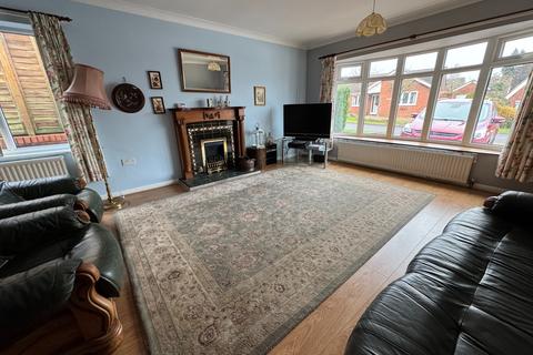 2 bedroom bungalow for sale, Ladyfields, Midway, Swadlincote, Derbyshire, DE11