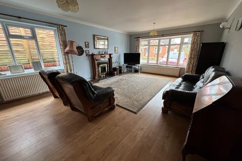 2 bedroom bungalow for sale, Ladyfields, Midway, Swadlincote, Derbyshire, DE11