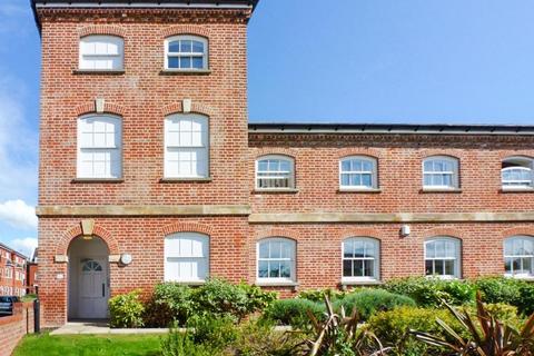 George Roche Road, Canterbury, Kent, CT1
