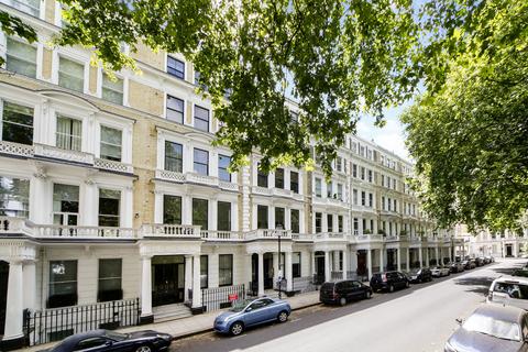 2 bedroom flat to rent, Courtfield Gardens, London, SW5