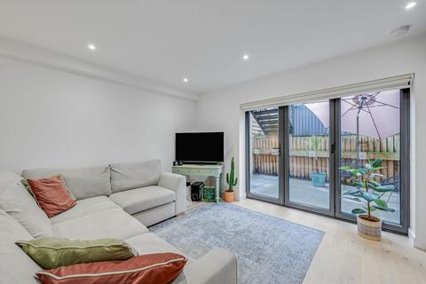 1 bedroom flat to rent, Harlow Gardens, Kingston Upon Thames KT1