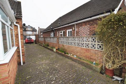 1 bedroom bungalow to rent, Lennox Road, Gravesend DA11