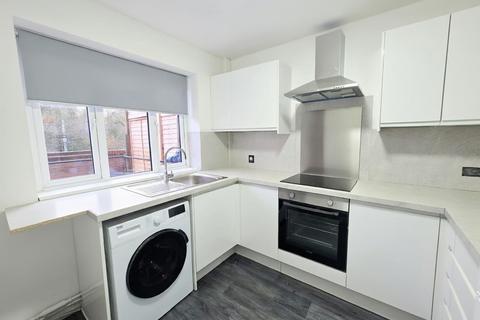 3 bedroom maisonette to rent, Watling Street, Radlett, WD7