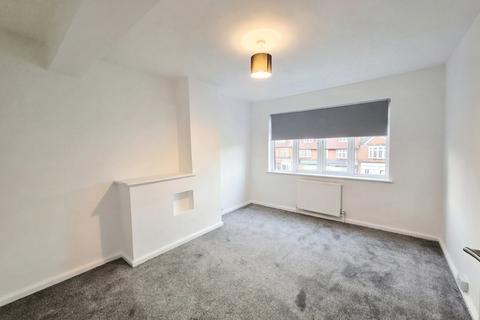 3 bedroom maisonette to rent, Watling Street, Radlett, WD7