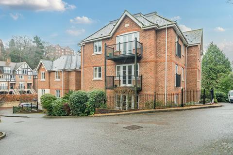 2 bedroom flat for sale, Charterhouse Road, Surrey GU7