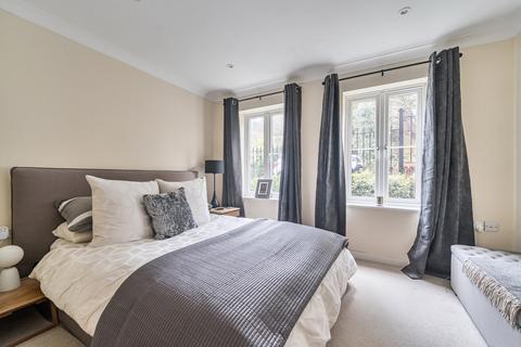 2 bedroom flat for sale, Charterhouse Road, Surrey GU7