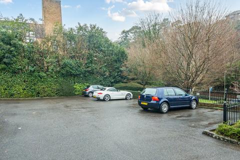 2 bedroom flat for sale, Charterhouse Road, Surrey GU7