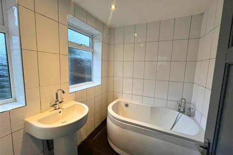 2 bedroom house to rent, Esthwaite Avenue, St. Helens