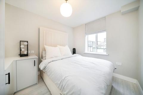 3 bedroom flat for sale, Upper Street, London N1