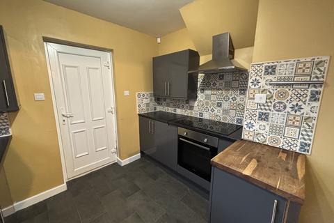 3 bedroom semi-detached house to rent, Wardle Crescent, Keighley BD21