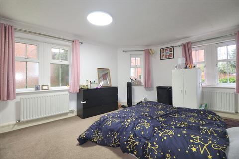2 bedroom flat for sale, Claremont Avenue, Surrey GU22