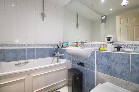 2 bedroom flat for sale, Claremont Avenue, Surrey GU22