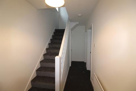 3 bedroom semi-detached house to rent, Piecewood Road, Leeds