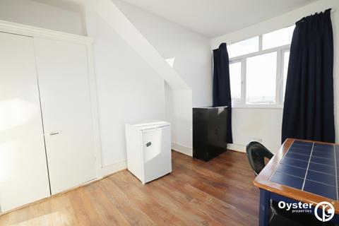 1 bedroom in a house share to rent, Friern Barnet Road, London - N11 1NA