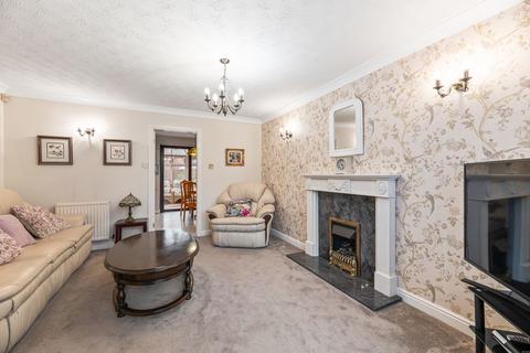 3 bedroom detached house for sale, Castle Green, Westbrook, WA5