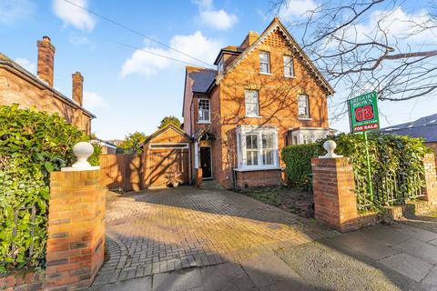 4 bedroom semi-detached house for sale, Leacroft Close, Staines-upon-Thames, TW18