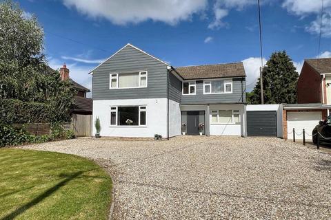 4 bedroom detached house for sale, Bramley Road, Pamber End, RG26