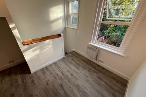2 bedroom flat to rent, The Polygon, Southampton