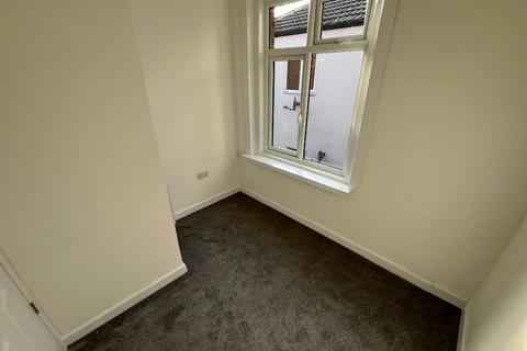 2 bedroom flat to rent, The Polygon, Southampton