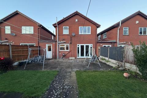 4 bedroom detached house to rent, Century Road, Oldbury B69