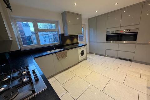 4 bedroom detached house to rent, Century Road, Oldbury B69