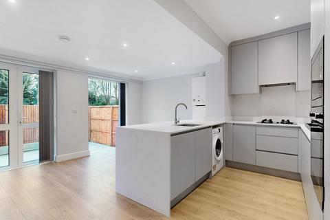 2 bedroom flat to rent, Deerhurst Road, London NW2