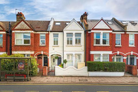 4 bedroom flat for sale, Merton Road, London, SW18