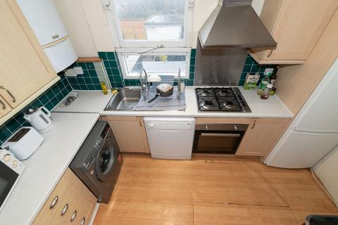 4 bedroom flat for sale, Merton Road, London, SW18