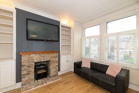4 bedroom flat for sale, Merton Road, London, SW18