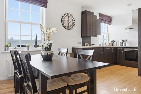 2 bedroom apartment for sale, Station Court, Radford Way, CM12