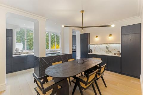 2 bedroom flat to rent, Brompton Square, Knightsbridge, London