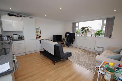 2 bedroom apartment to rent, Roseford Road, Cambridge CB4