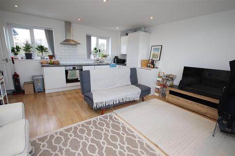 2 bedroom apartment to rent, Roseford Road, Cambridge CB4