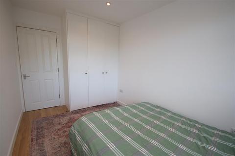 2 bedroom apartment to rent, Roseford Road, Cambridge CB4