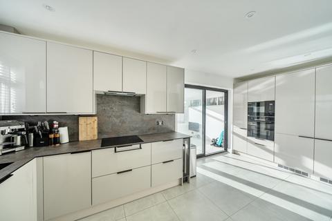 3 bedroom end of terrace house for sale, Friars Way, Hampshire SO18