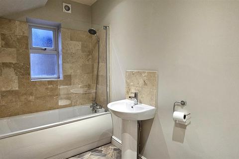 2 bedroom flat to rent, 22 Westcliff Road, Margate