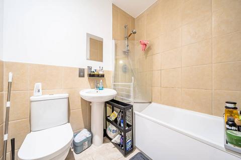 1 bedroom flat to rent, Tower Bridge Road, Southwark, SE1
