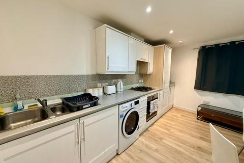 2 bedroom flat to rent, Pickering Road, Barking IG11