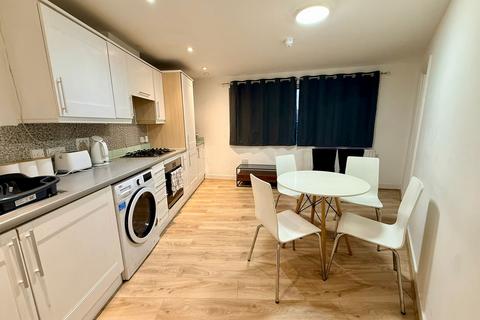 2 bedroom flat to rent, Pickering Road, Barking IG11