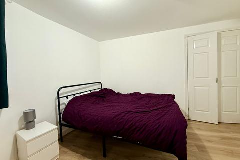 2 bedroom flat to rent, Pickering Road, Barking IG11