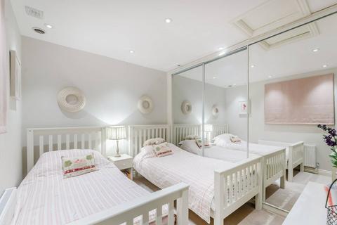 3 bedroom flat for sale, Sloane Gardens, Sloane Square, London, SW1W