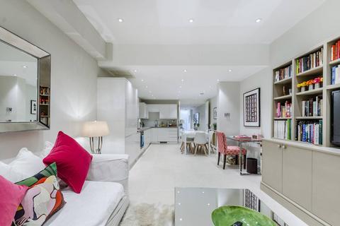 3 bedroom flat for sale, Sloane Gardens, Sloane Square, London, SW1W