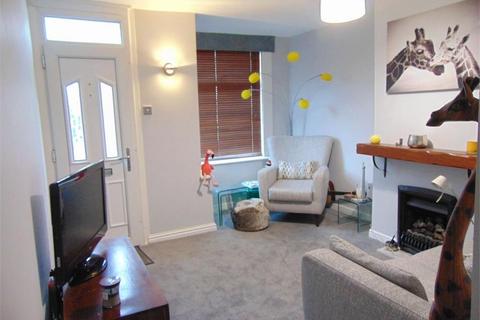 2 bedroom terraced house to rent, Clarendon Road, Berkshire RG6
