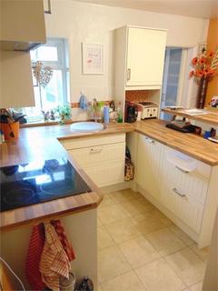 2 bedroom terraced house to rent, Clarendon Road, Berkshire RG6